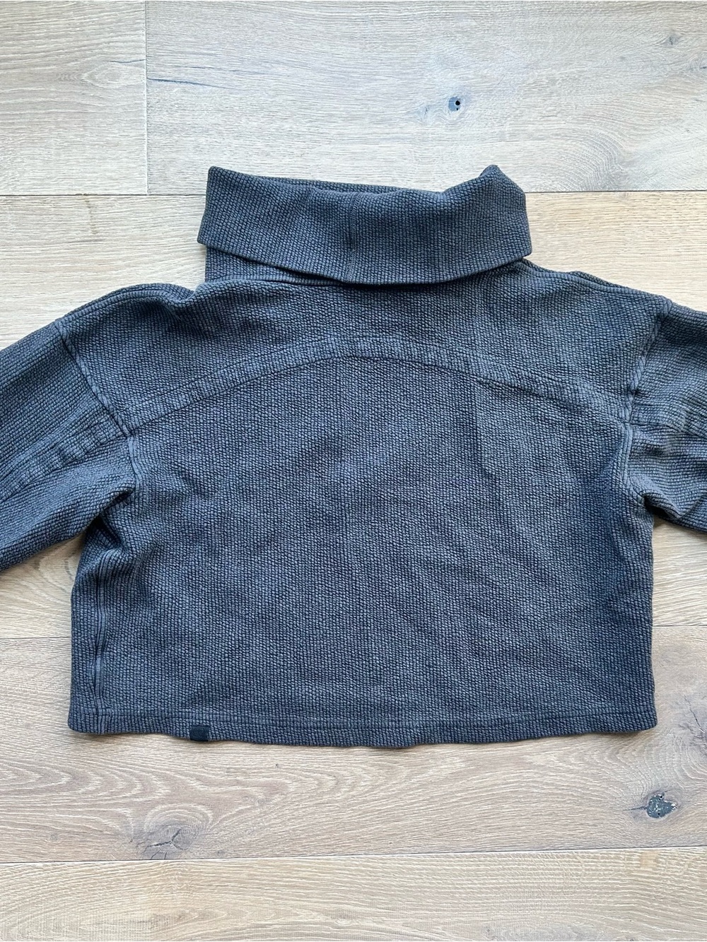 lululemon athletica Charcoal Cropped Turtleneck Sweater - Picture 4 of 6